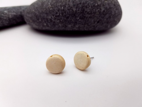 Mini Kokos Ohrstecker hell